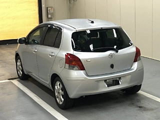 TOYOTA VITZ 2010