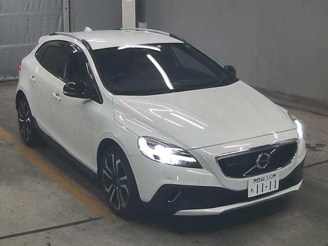 VOLVO V40 2016