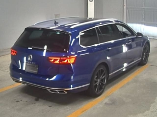 VOLKSWAGEN PASSAT VARIANT 2022