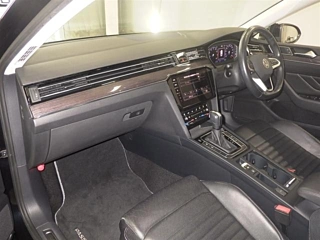 VOLKSWAGEN PASSAT VARIANT 2022