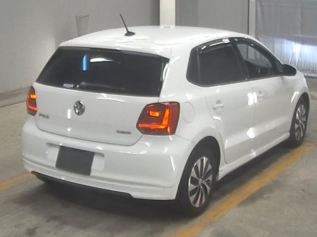 VOLKSWAGEN POLO 2016