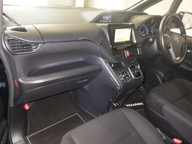 TOYOTA VOXY 2014