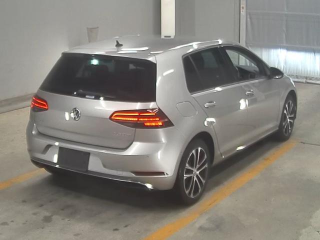 VOLKSWAGEN GOLF 2020