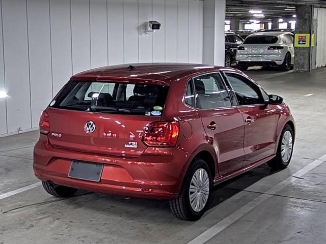 VOLKSWAGEN POLO 2015