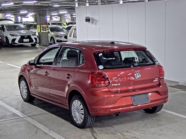 VOLKSWAGEN POLO 2015