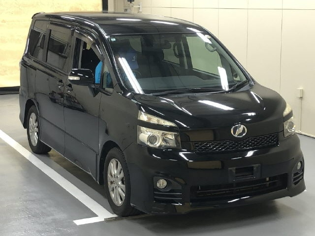 TOYOTA VOXY 2010