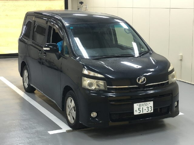 TOYOTA VOXY 2011
