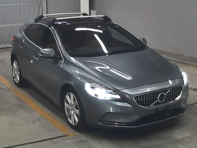 VOLVO V40 2018
