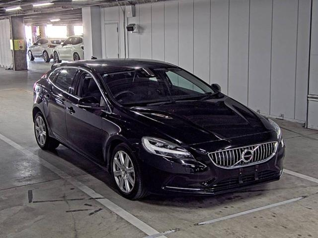 VOLVO V40 2016