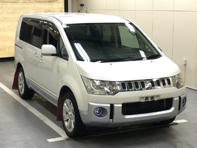 MITSUBISHI DELICA D5 2009