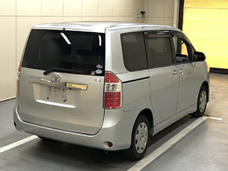 TOYOTA NOAH 2008