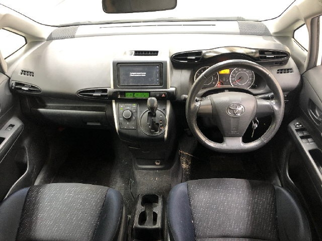 TOYOTA WISH 2011