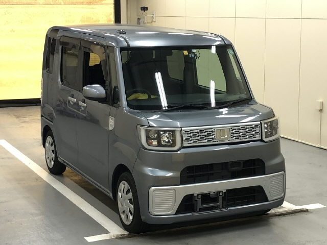 DAIHATSU WAKE 2016