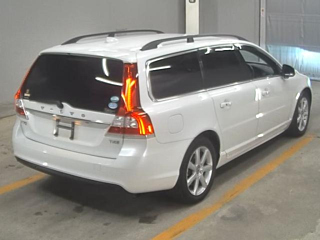 VOLVO V70 2016