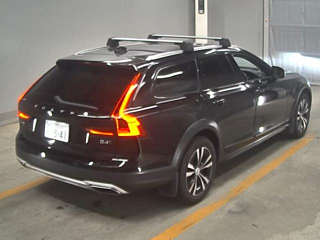 VOLVO V90 2021