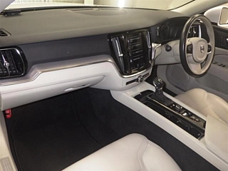 VOLVO V60 2020