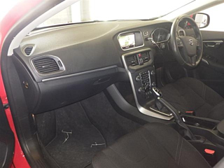 VOLVO V40 2018