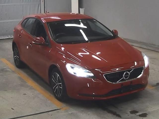 VOLVO V40 2018