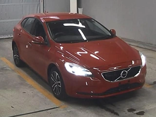 VOLVO V40 2018