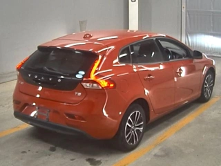 VOLVO V40 2018