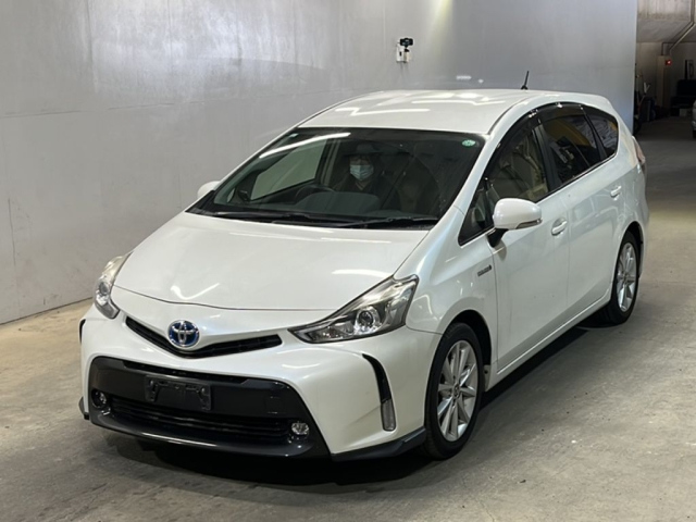 TOYOTA PRIUS ALPHA 2015