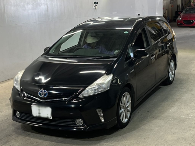 TOYOTA PRIUS ALPHA 2011