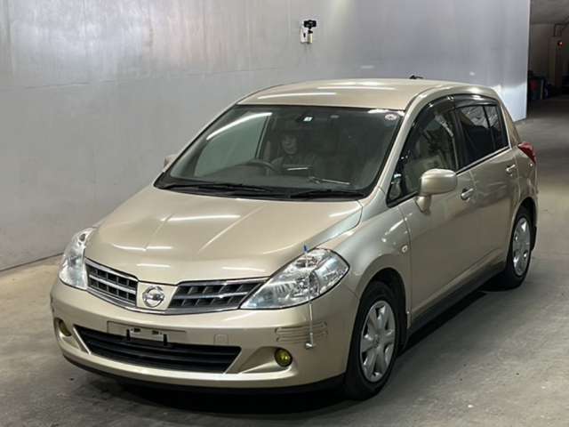 NISSAN TIIDA 2010