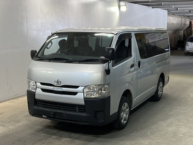 TOYOTA HIACE VAN 2020
