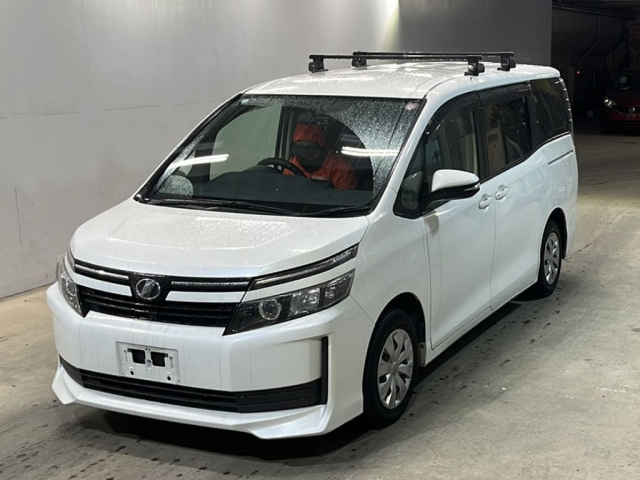 TOYOTA VOXY 2014