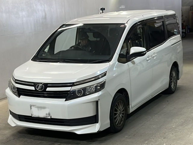 TOYOTA VOXY 2014