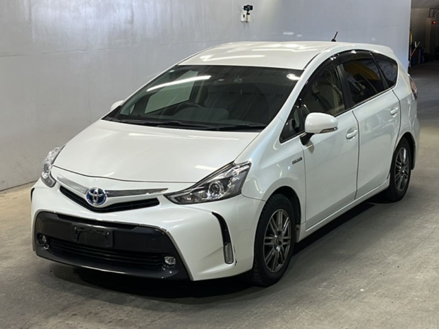 TOYOTA PRIUS ALPHA 2016