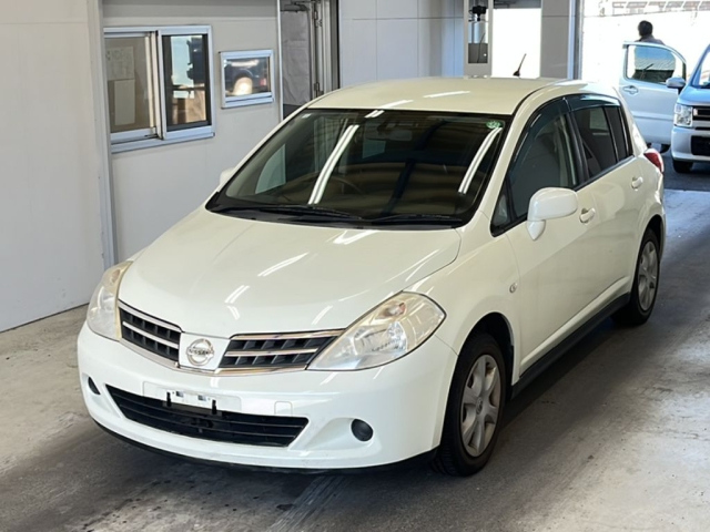 NISSAN TIIDA 2012
