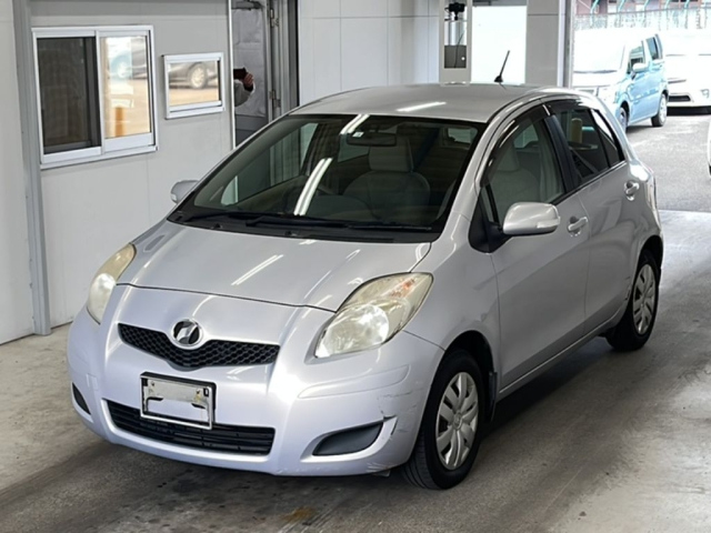 TOYOTA VITZ 2010