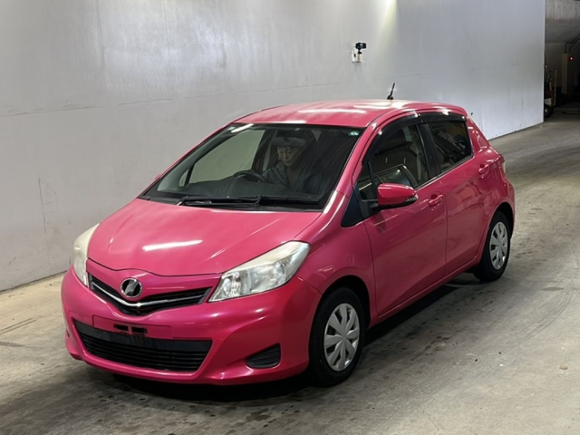 TOYOTA VITZ 2013