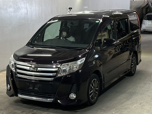 TOYOTA NOAH 2015