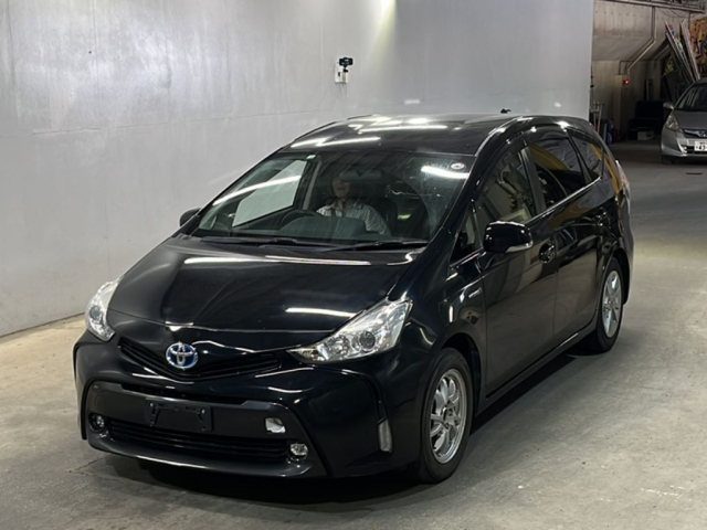 TOYOTA PRIUS ALPHA 2016