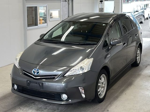 TOYOTA PRIUS ALPHA 2014