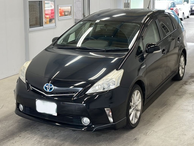 TOYOTA PRIUS ALPHA 2013