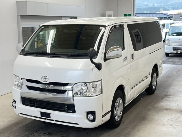 TOYOTA HIACE VAN 2015