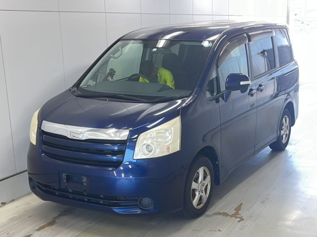 TOYOTA NOAH 2008