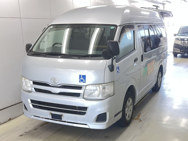 TOYOTA HIACE VAN 2011