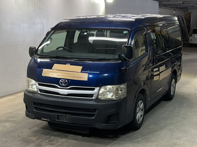 TOYOTA HIACE