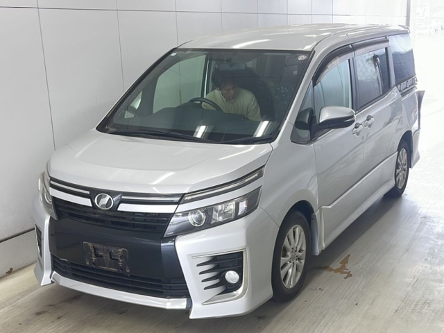 TOYOTA VOXY 2014