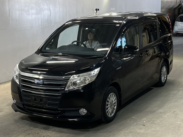 TOYOTA NOAH 2014