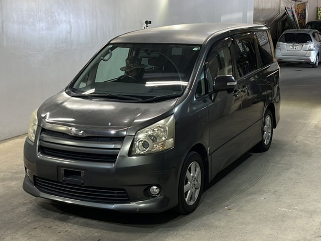 TOYOTA NOAH 2008