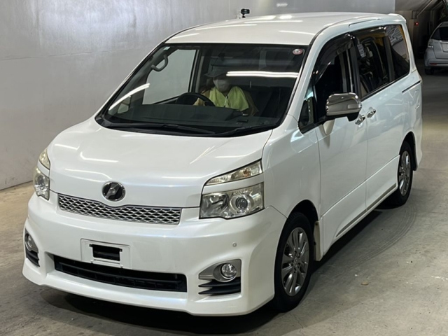 TOYOTA VOXY 2012