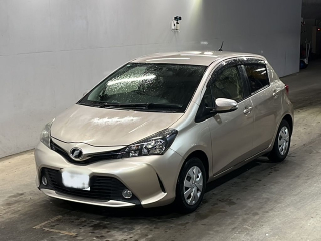 TOYOTA VITZ 2015