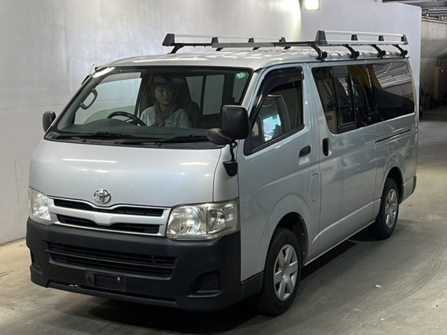 TOYOTA REGIUS ACE VAN