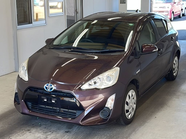 TOYOTA AQUA 2015