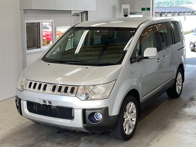 MITSUBISHI DELICA D5 2012
